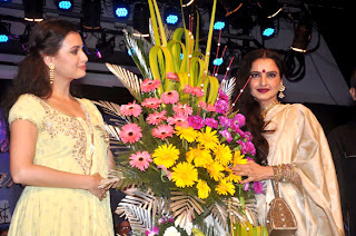 Celbs Rekha and Dia Mirza at Laxmikant Pyarelal nite