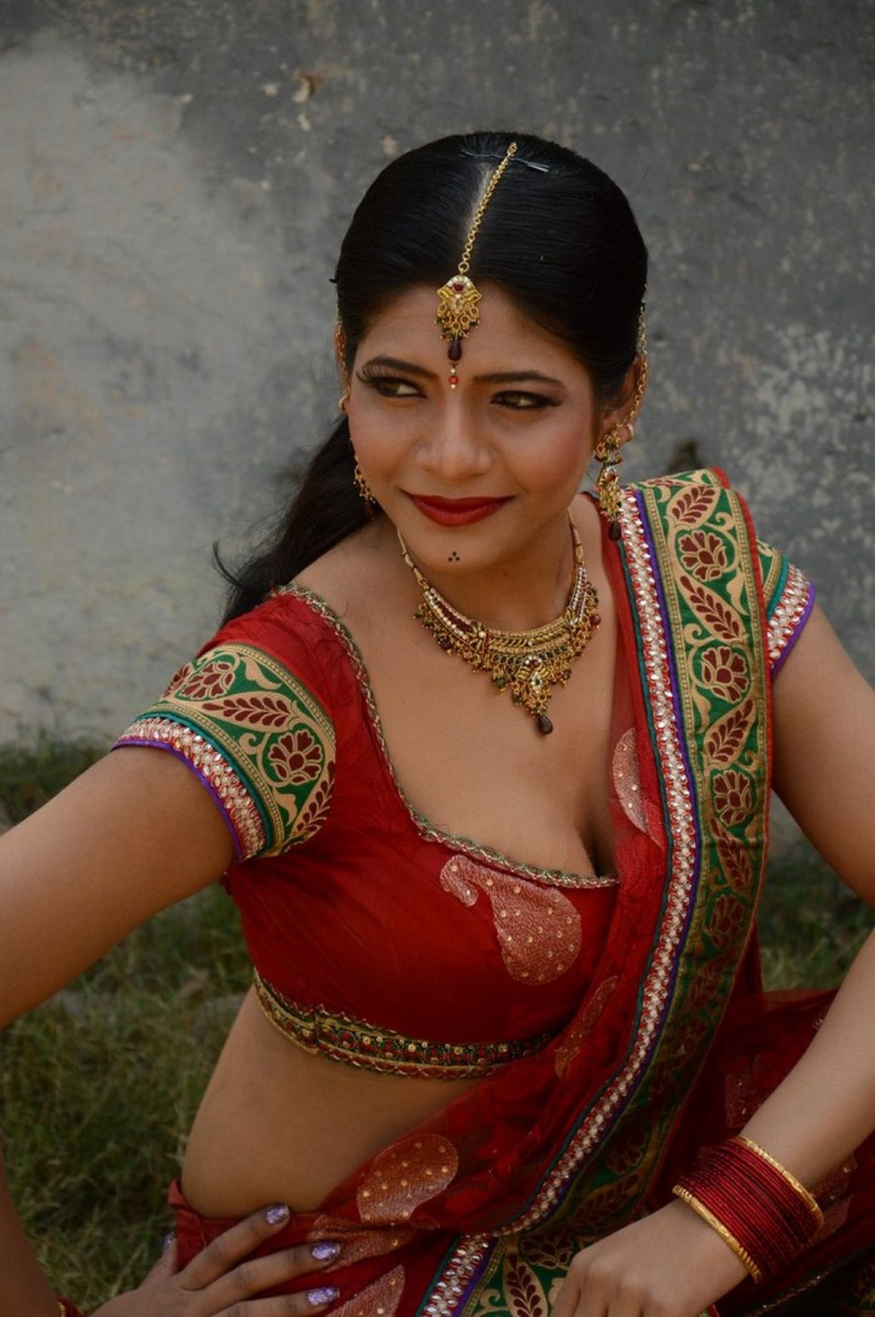 Actress Navel Show: South Item Girl Rithvika Hot Stills In