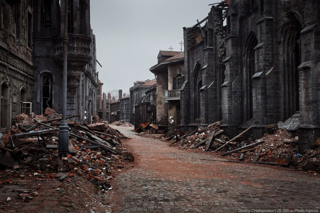 Foto-foto Kota Hantu Peninggalan Perang Dunia 2 | Gambar pemandangan