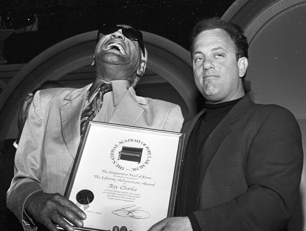 Ray Charles - Presenting Ray Charles: The Essential Collection Ray Charles - Presenting Ray Charles: The Essential Collection