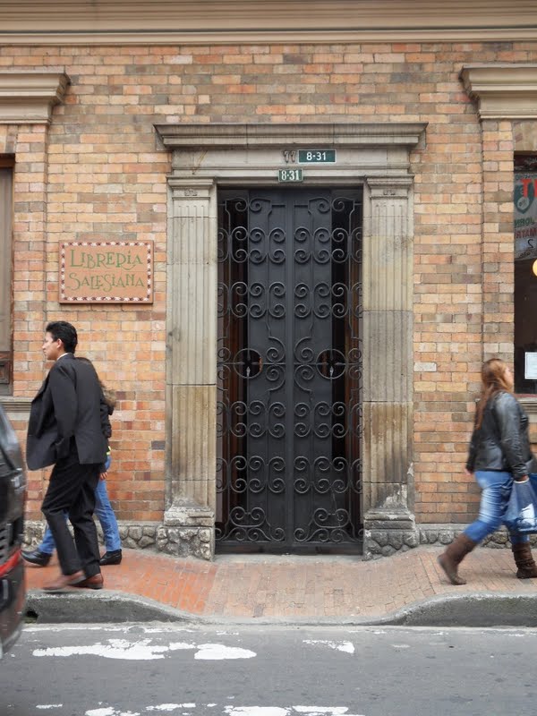 Los Mejores Pintores, Fotógrafos y Escultores de Colombia: PUERTAS