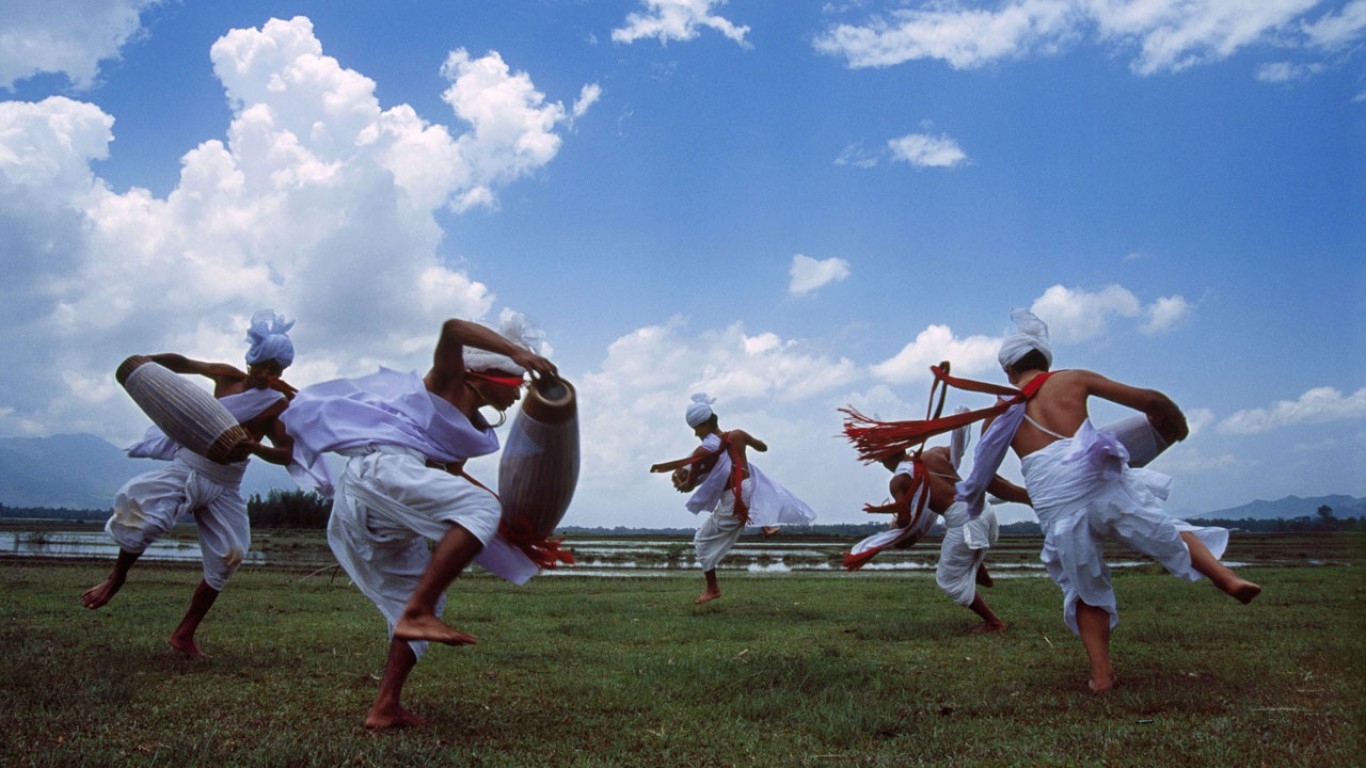 BEAUTY OF INDIA: dhol cholom dance manipur