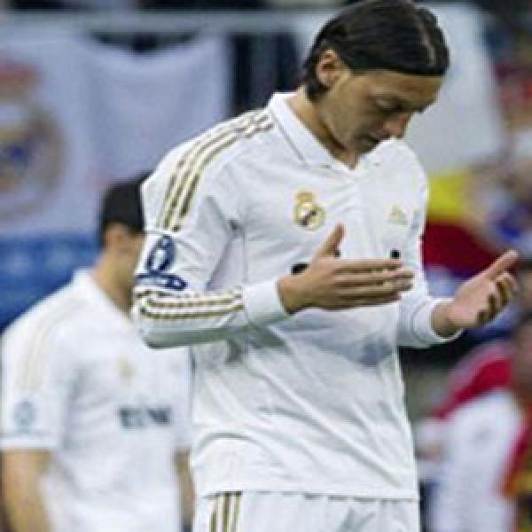 madrid muslim Mesut oezil, lahir 15 oktober 1988 umur 23 tahun, merupakan seorang pemain sepak bola muslim berkebangsaan jerman keturunan turkiia bermain di klub real madrid sejak agustus 2010 posisi. madrid muslim Mesut oezil, lahir 15 oktober 1988 umur 23 tahun, merupakan seorang pemain sepak bola muslim berkebangsaan jerman keturunan turkiia bermain di klub real madrid sejak agustus 2010 posisi.
