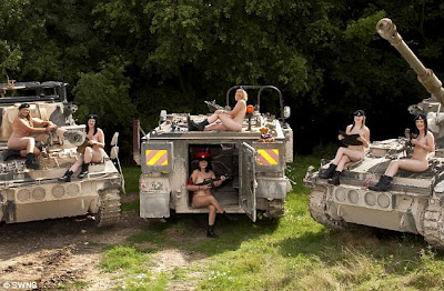 VIDEO: Γυναίκες στρατιωτικών γδύθηκαν για ιερό σκοπό! 6179 18 VIDEO: Γυναίκες στρατιωτικών γδύθηκαν για ιερό σκοπό!