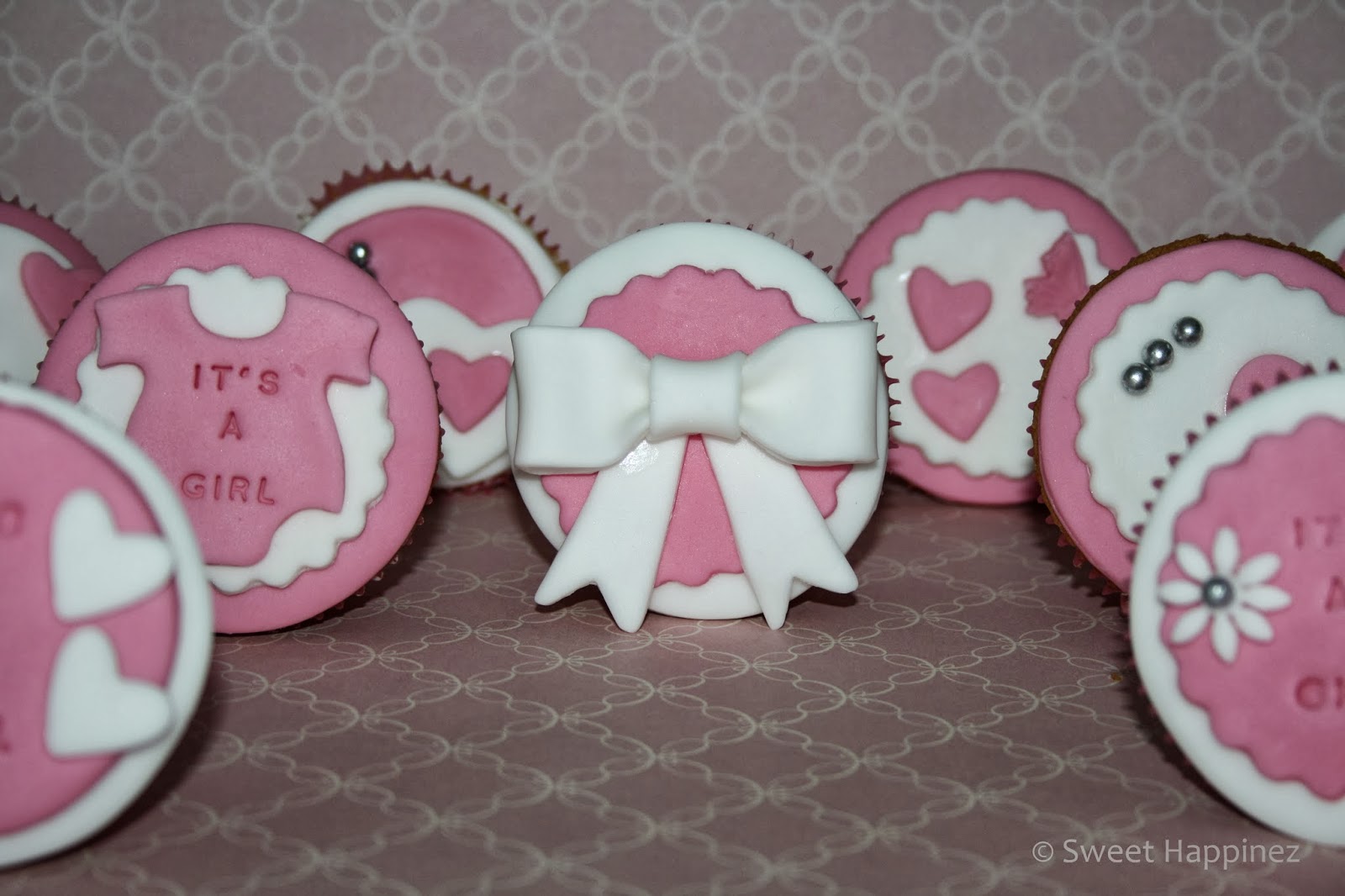 http://2.bp.blogspot.com/-SSp5Uo9jjW4/UkFVhmbxnZI/AAAAAAAAAPU/kTx_DsPj-oQ/s1600/Cupcakes+babyshower+1.JPG
