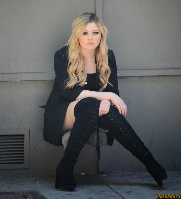 Celeb Bio Amp Measurements Abigail Breslin Bio Amp Measurements