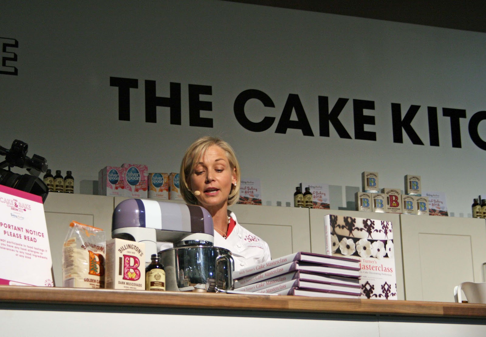 lauralovescakes... Cake & Bake Show