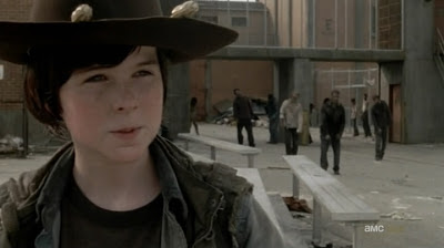http://2.bp.blogspot.com/-STlBARrcGpU/UKKgl5CJ1HI/AAAAAAAAG4U/3kLnHYck36M/s640/The+Walking+Dead+Cap%C3%ADtulo+4+Temporada+3+HDTV+Captura+9.jpg