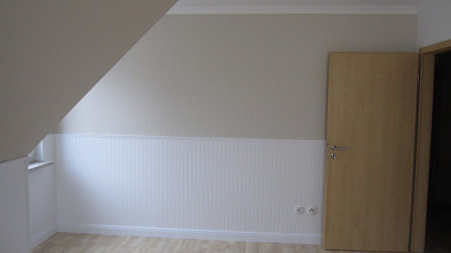 Kleines gelbes Haus: Beadboard Wandverkleidung