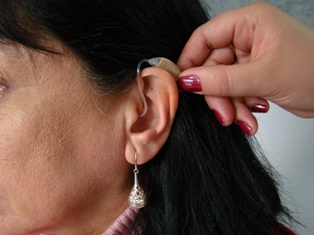 Estrutura básica do aparelho auditivo retroauricular analógica