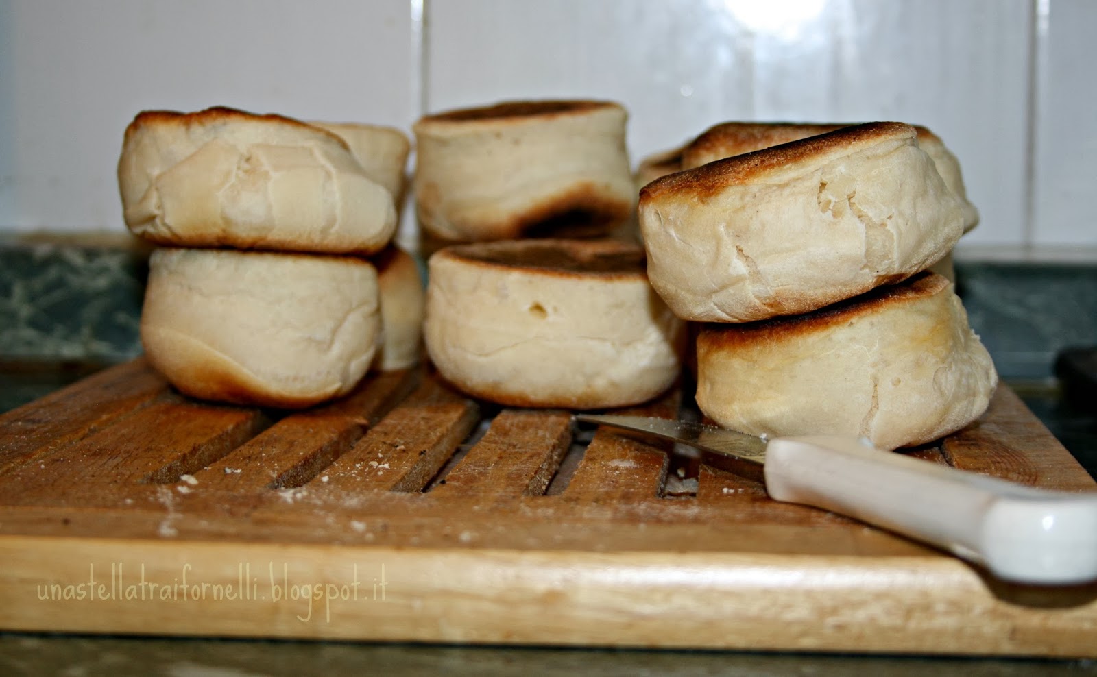 Old Fashioned English Muffins di Lorraine Pascale per lo starbooks