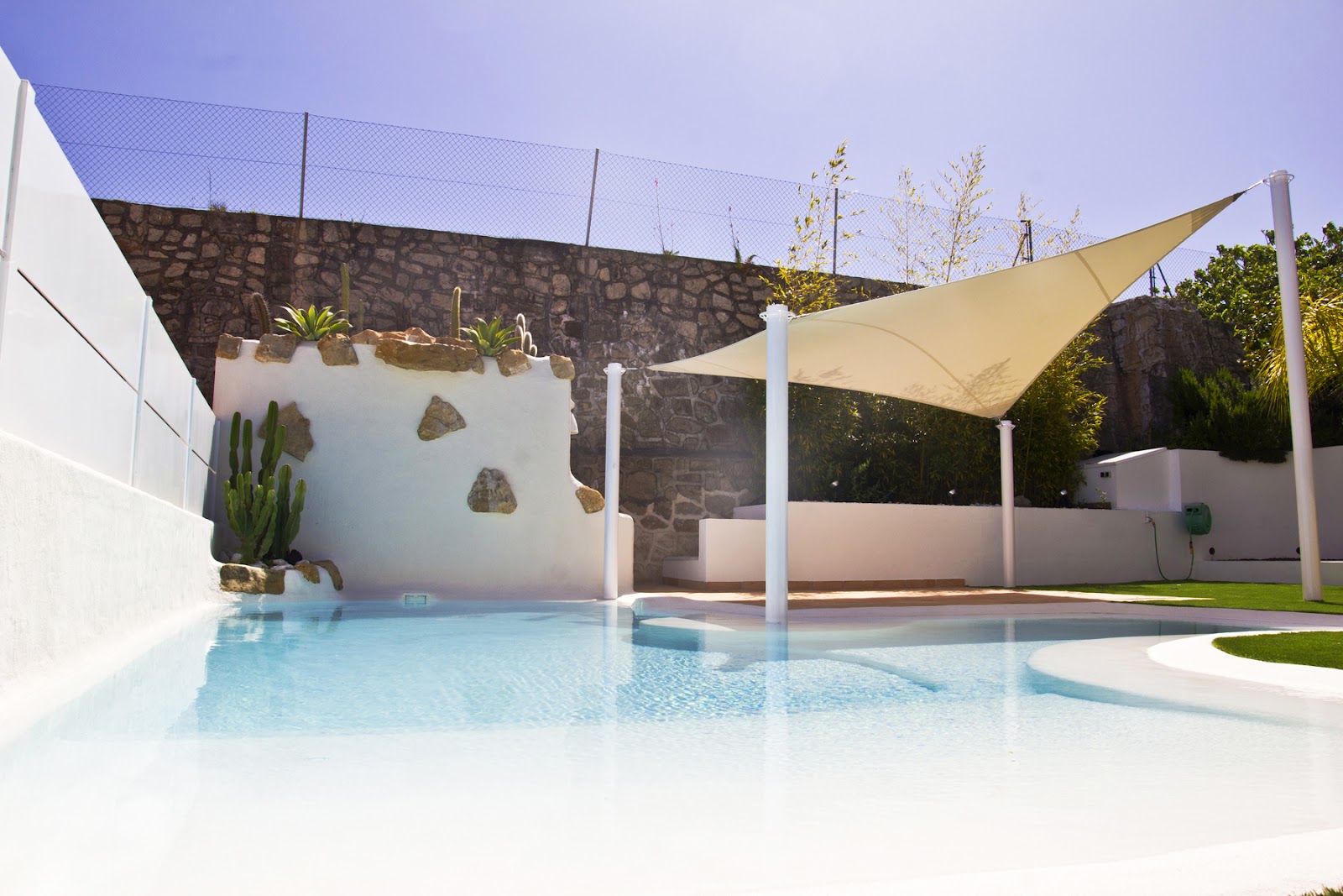 Piscina de arenas tropicales en color Coral — Lucas Gunitec