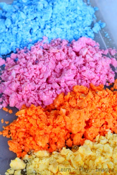 Summer sensory dough in seasonal scents and colors - it's so easy and inexpensive to make!