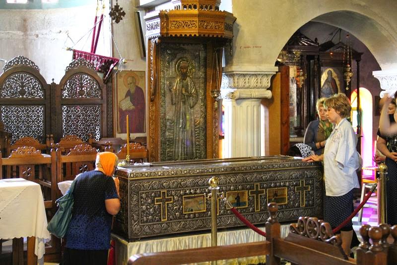 Pr Iulian Naros Paraclisul și Acatistul Sfantului Mare Mucenic Efrem Cel Nou Făcătorul De Minuni