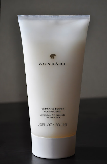 Stepping out of my comfrey zone...sundari comfrey cleanser for vata skin - blogs de cosmetics.