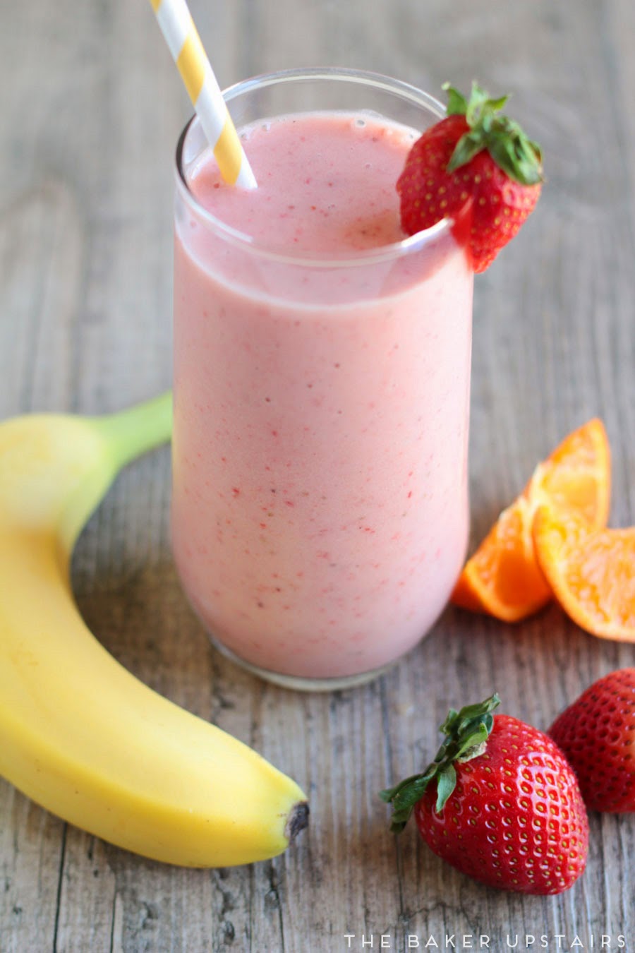 This strawberry sunrise breakfast smoothie is super delicious and full of fruit flavor. It takes only a few minutes to make and tastes great!