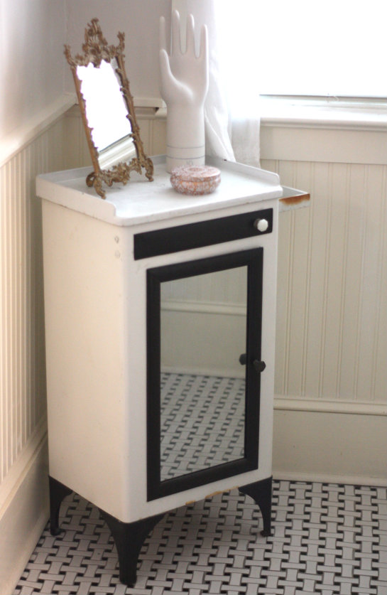 Before & After Bathroom Mirror Makeover 17 Apart