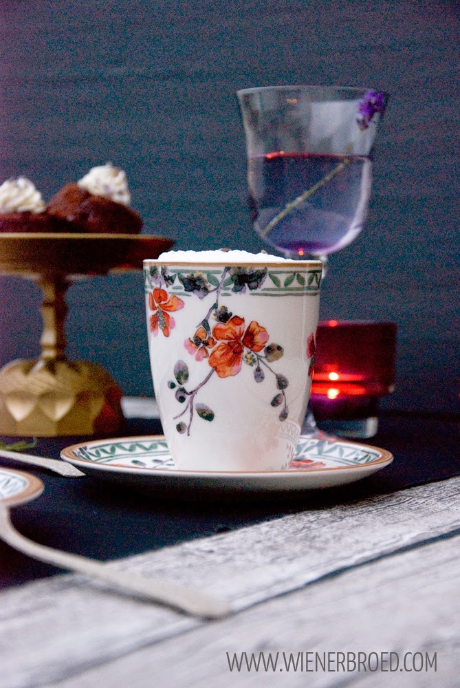Schokoladen-Fondanttörtchen mit Lavendel Chocolate fondant tartelette with lavender