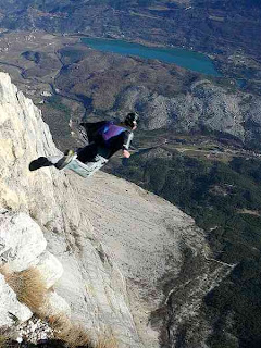 Wingsuit flying 
