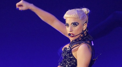 Lirik lady gaga poker face dan artinya