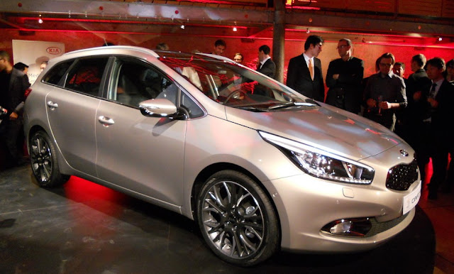 http://2.bp.blogspot.com/-ShWn36orxaA/T1ZI-HcnkdI/AAAAAAAAlj8/tI5NGUHoWLc/s1600/new-Kia-Ceed-2013-live-photo.jpg