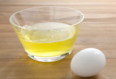 Lòng trắng trứng gà tẩy tế bào chết và trị mụn đầu đen hiệu quả