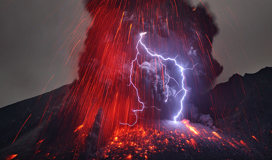 Fuego, piedras y cenizas volcánicas caerán sobre las ciudades: Nuevo amanecer ígneo avanza. - Página 15 Volcan+Sakurajima+rayos+5