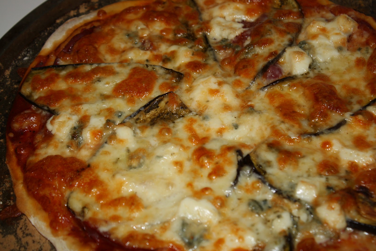 بيتزا بالباذنجال  Pizza+aubergine+gorgon2