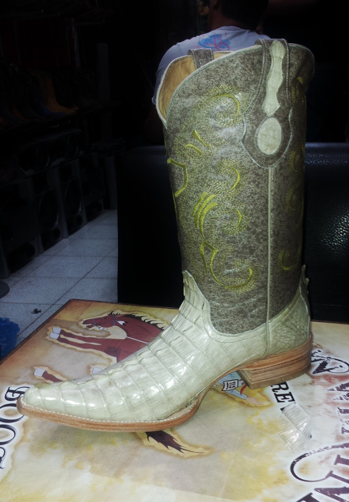 botas picudas de cocodrilo