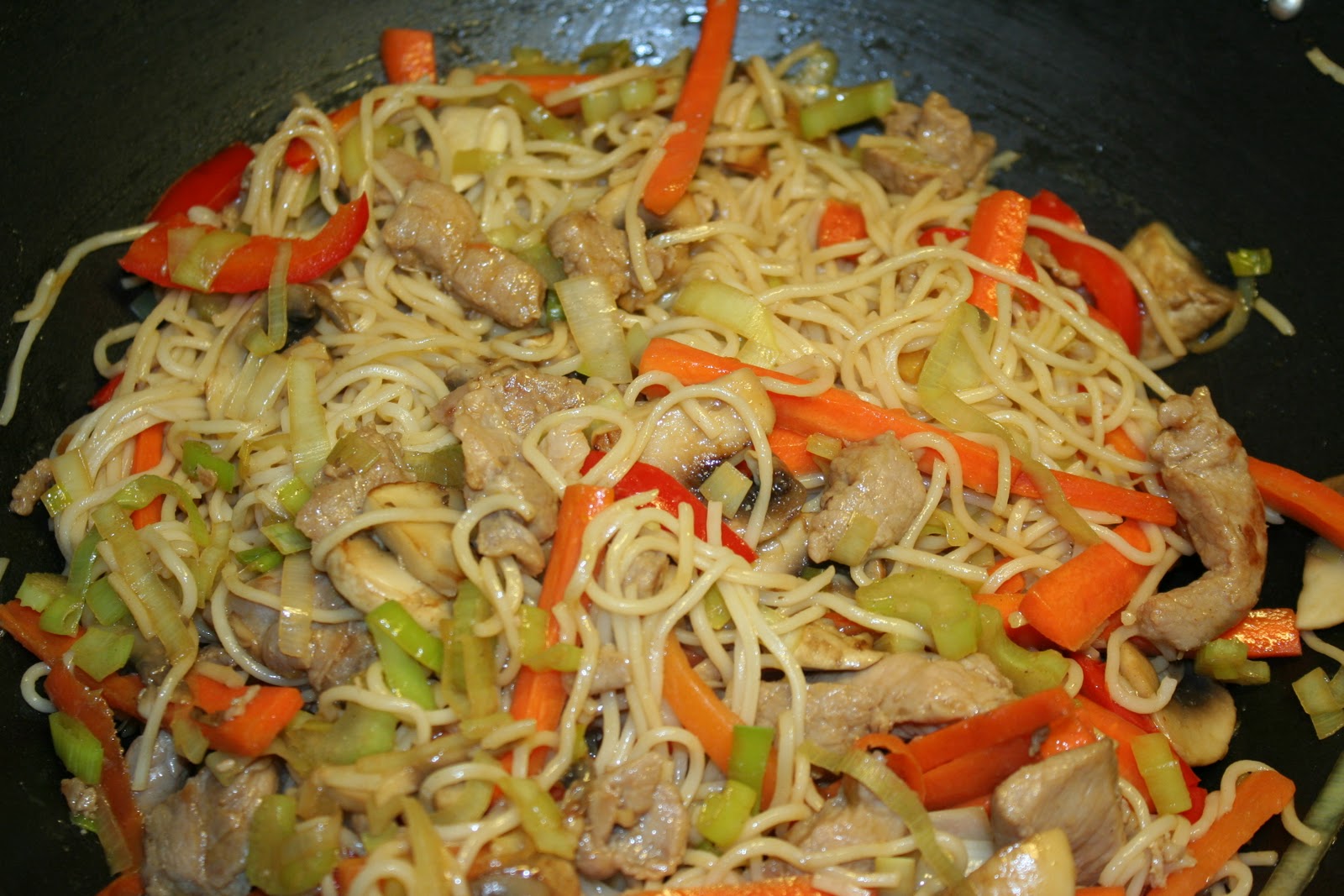 Stekt Spaghetti Med Kylling