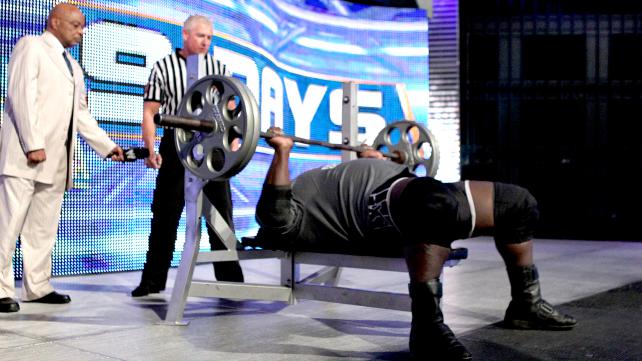 Wwe In Live Ryback Vs Mark Henry Bench Press Challenge