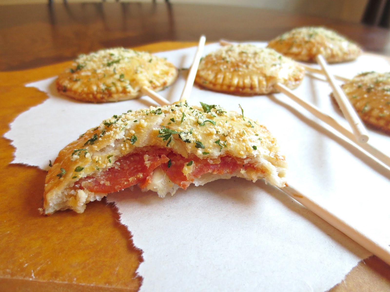 Kaitlin in the Kitchen Pepperoni Pizza Pie Pops