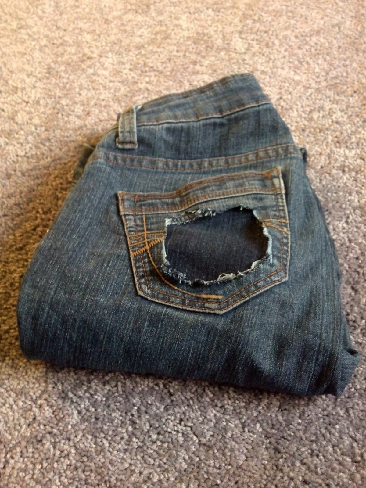 StephanieEspina D.I.Y all the time! Upcycle old pair of jeans