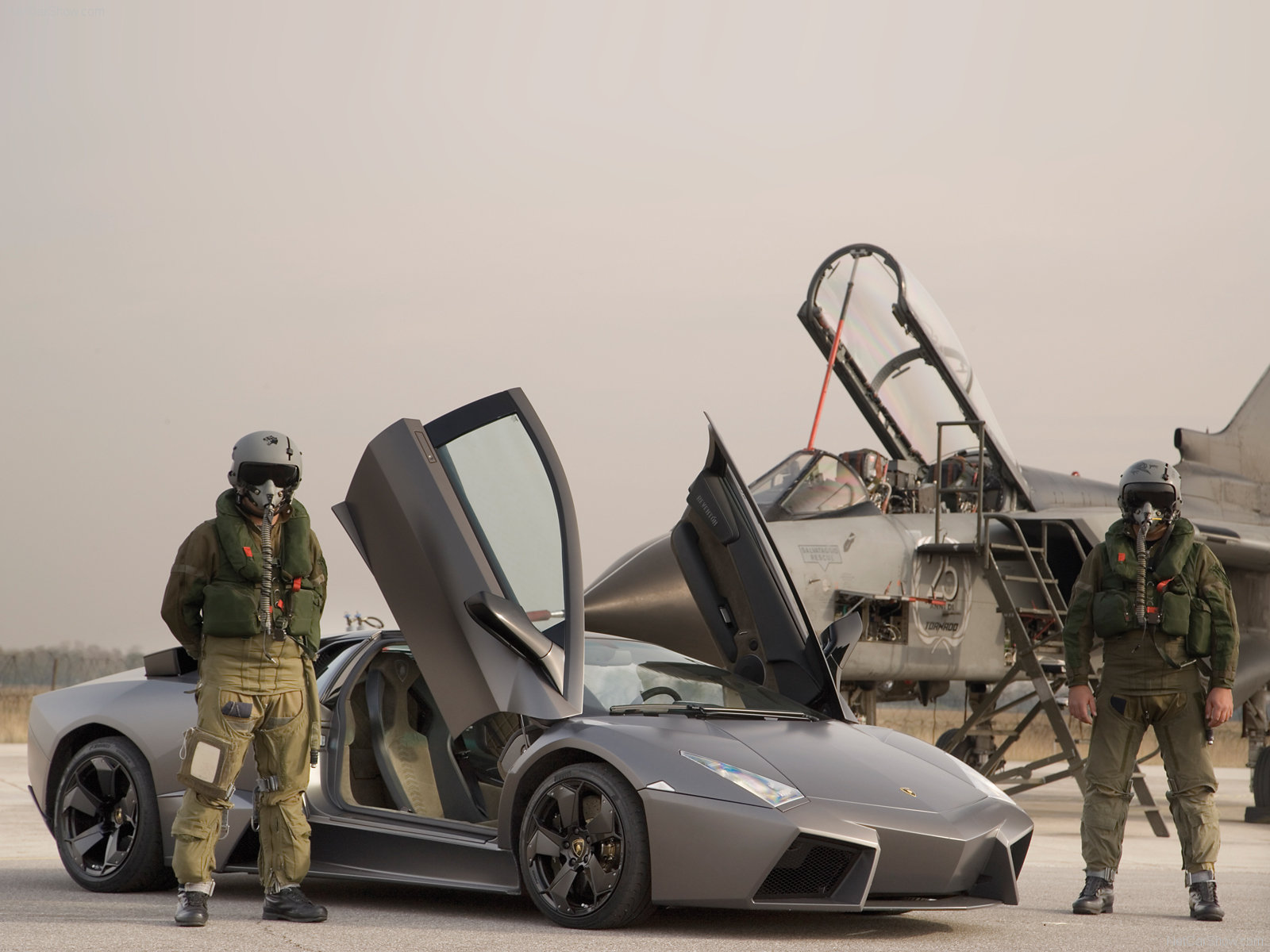 http://2.bp.blogspot.com/-SpYhsAaJqI4/Tki-3rsSUOI/AAAAAAAAAeg/HlMCsdY2Q4Y/s1600/Lamborghini+Reventon.jpg