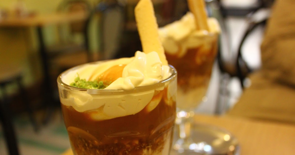 Baylan Pastanesi she likes travelling