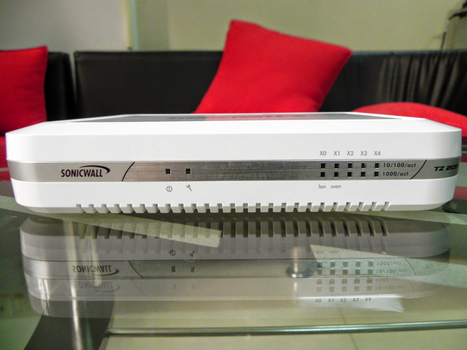 SonicWall TZ205 整合防毒防護防火牆開箱文 eSafe360 越南資訊安全與網路弱電工程整合