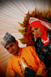my sis with her husband .. semoge bhagie lha :)