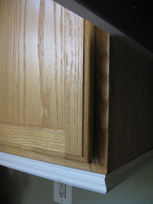 Como Transformar los Gabinetes de Cocina con Molduras! - Remodelando la