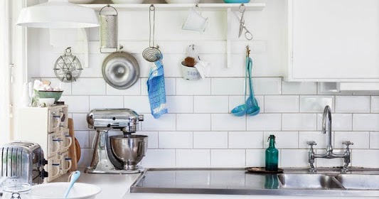 DETALLES EN AZUL PARA UNA COCINA BLANCA / BLUE DETAILS IN A WHITE