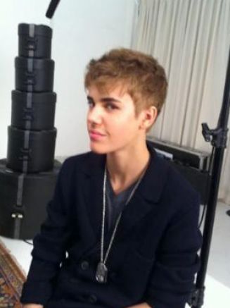 justin bieber pictures new haircut 2011. justin bieber new 2011