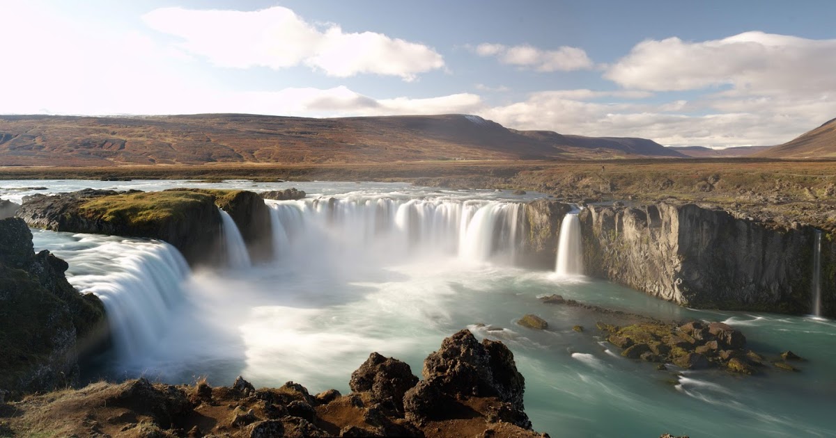 Posti Belli Del Mondo: Godafoss - In Islanda le cascate degli dei