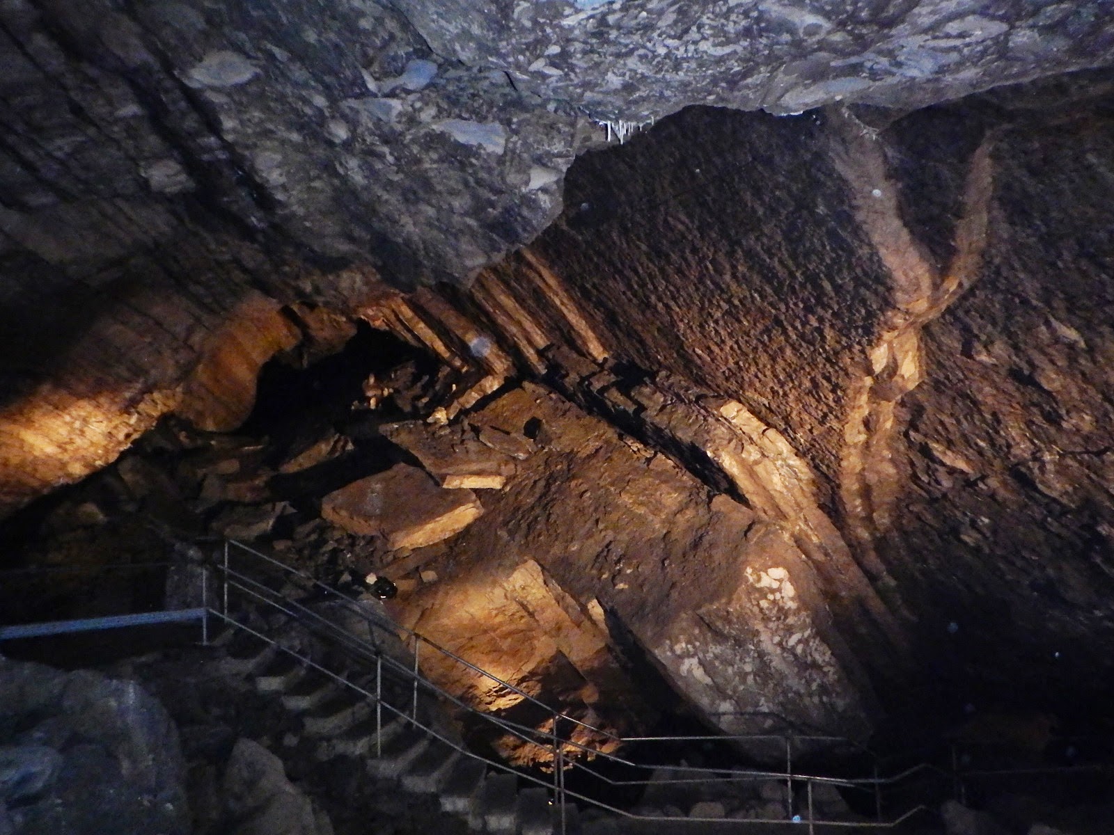 Les aventures de Dsobeur et cie LA GROTTE DE LORETTE A ROCHEFORT.