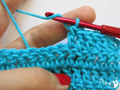 Changing Yarn in Double Crochet - step by step instruction by Pingo - The Pink Penguin