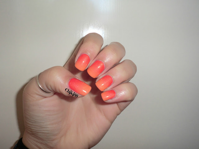 Nail art - Sfumature arancioni - step 1 - foto con flash