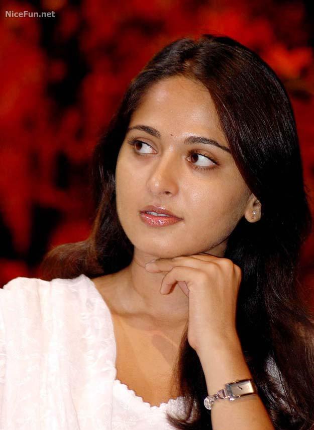 anushka cool