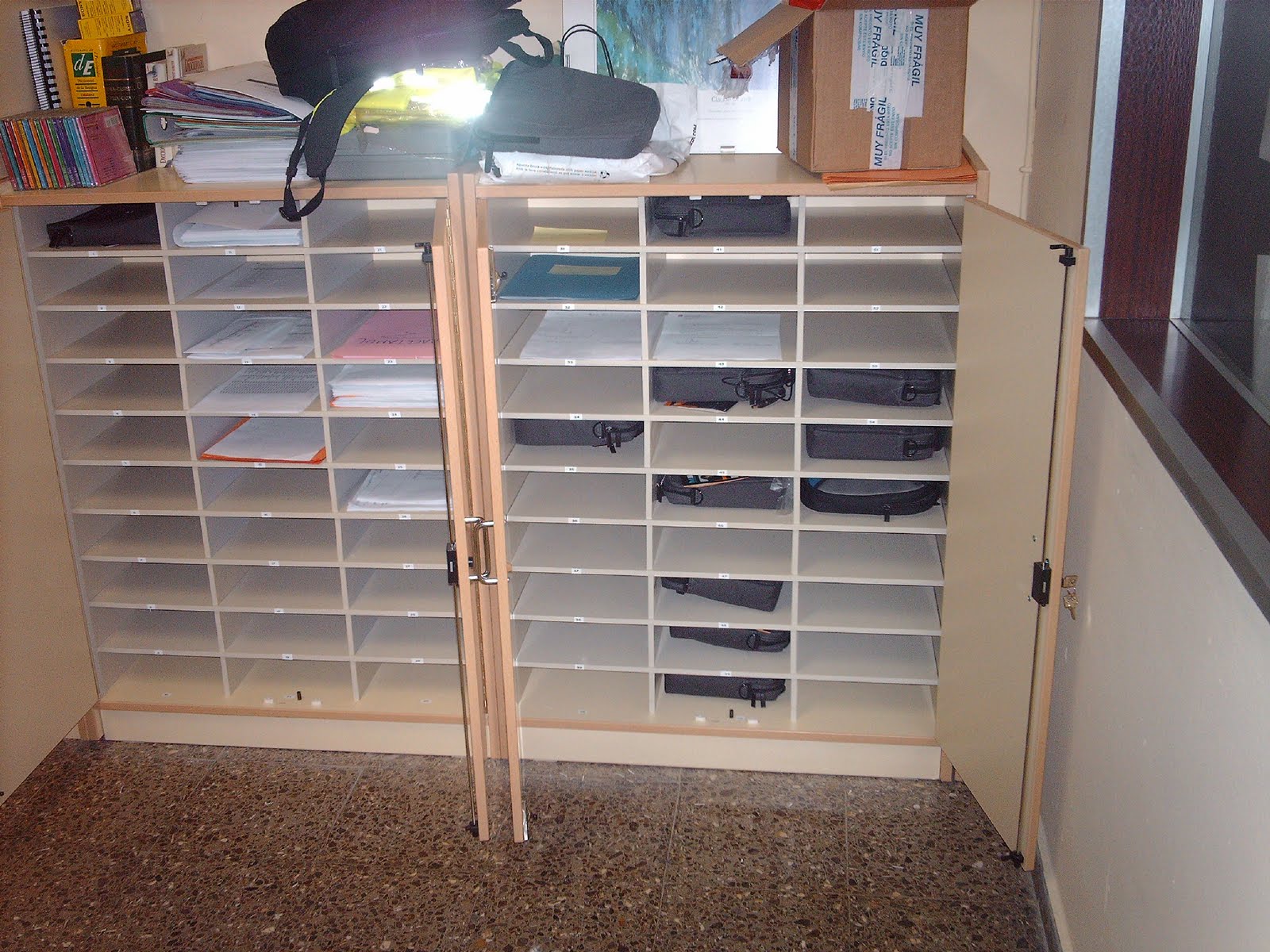 Ofimobles : Armario de seguridad para el ordenador portátil y