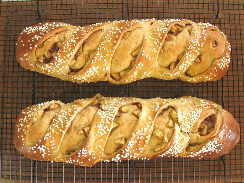 Apple Yeast Bread | an eskimo bakes apple yeast bread Apple Yeast Bread | an eskimo bakes apple yeast bread