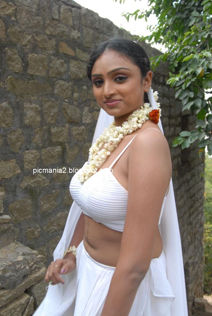 Vahida Wahida tamil aunty bikini