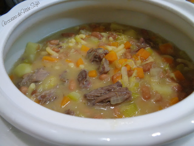 Sopa de legumes com rabo de boi