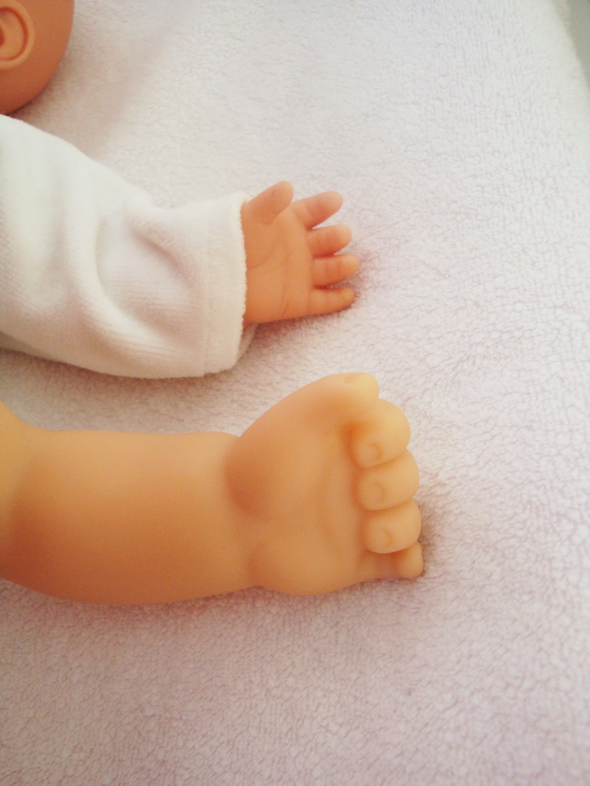 mamazakka Toy Review American Girl dolls vs. Corolle dolls